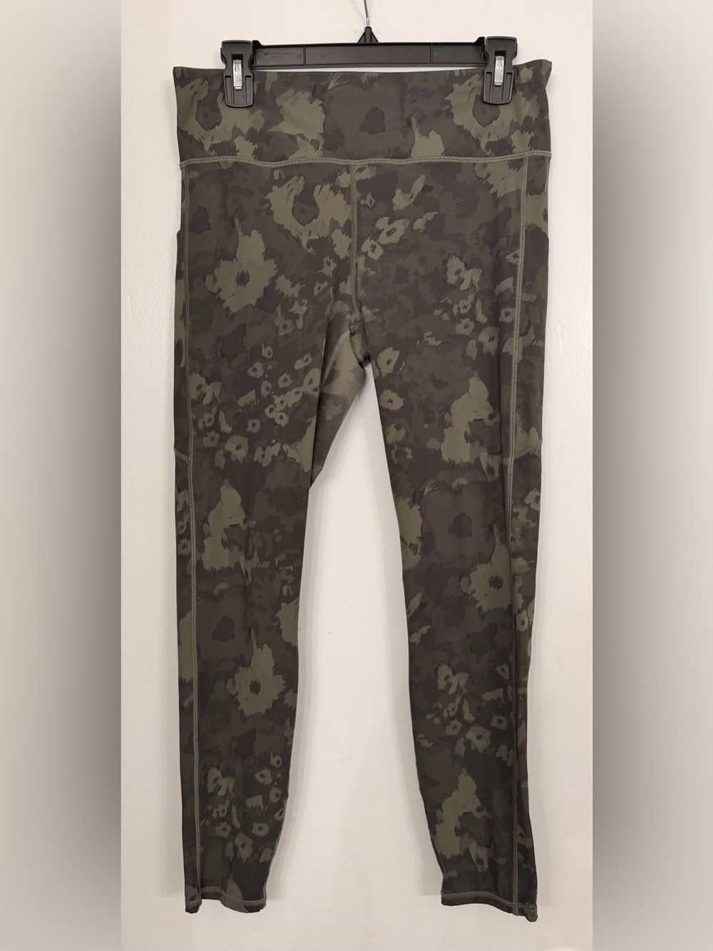 Vuori Stride Legging Oregano Camo Green Size Large - Picture 2 of 7